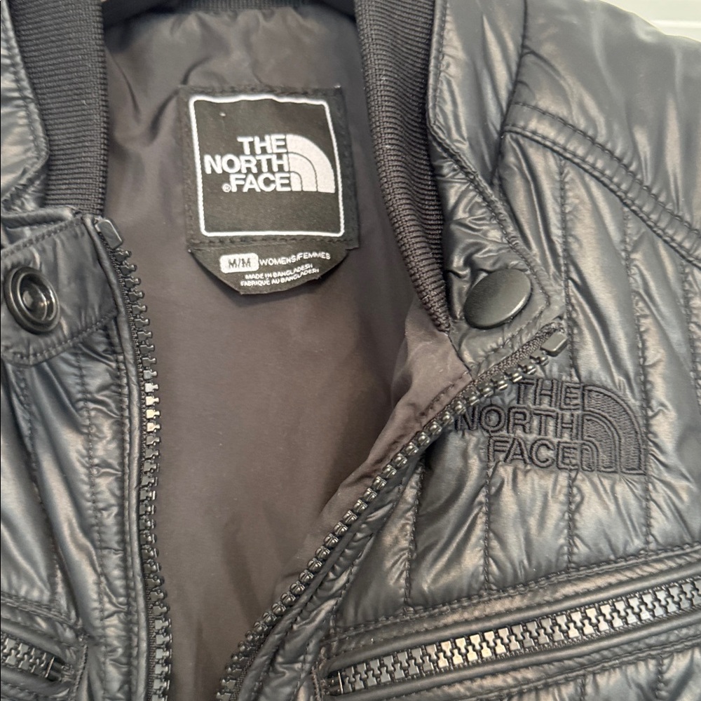 NORTHFACE WOMENS BLACK LIGHTWEIGHT JACKET - Picture 2 of 4